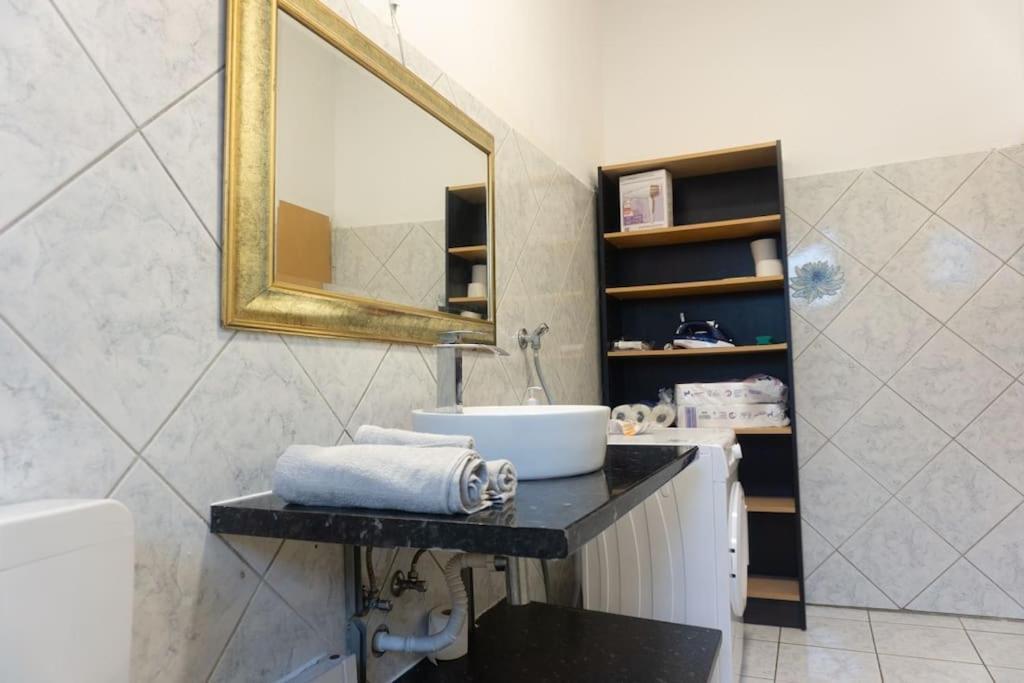 Apartment In Wuppertal - Charmante 3-Zimmer-Oase Mit Kamin Und Badewanne Buitenkant foto