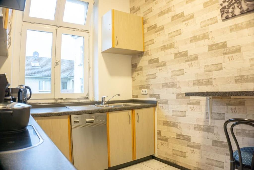 Apartment In Wuppertal - Charmante 3-Zimmer-Oase Mit Kamin Und Badewanne Buitenkant foto