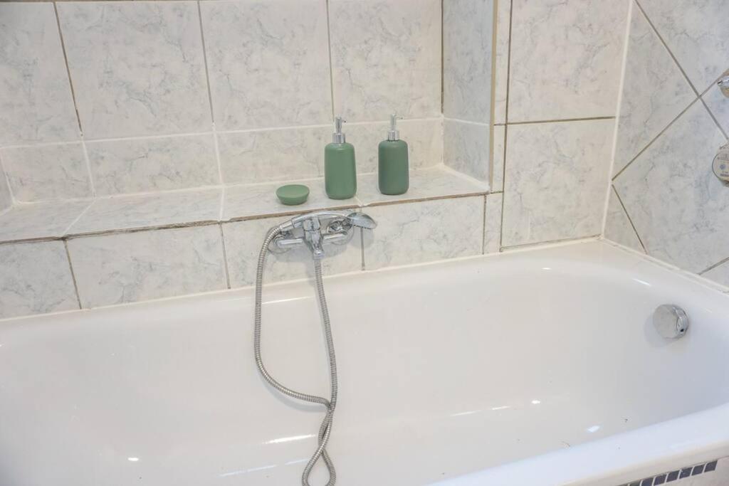 Apartment In Wuppertal - Charmante 3-Zimmer-Oase Mit Kamin Und Badewanne Buitenkant foto