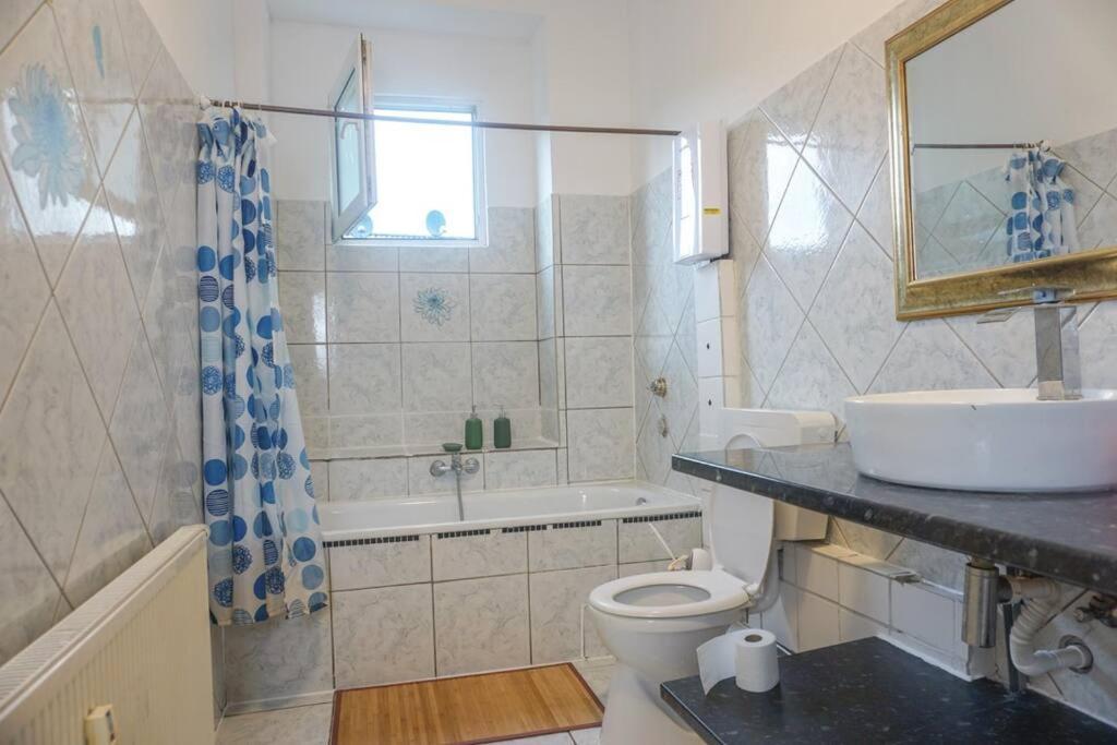 Apartment In Wuppertal - Charmante 3-Zimmer-Oase Mit Kamin Und Badewanne Buitenkant foto