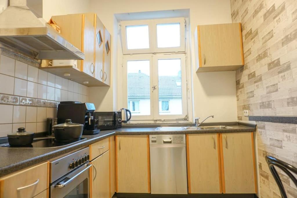 Apartment In Wuppertal - Charmante 3-Zimmer-Oase Mit Kamin Und Badewanne Buitenkant foto