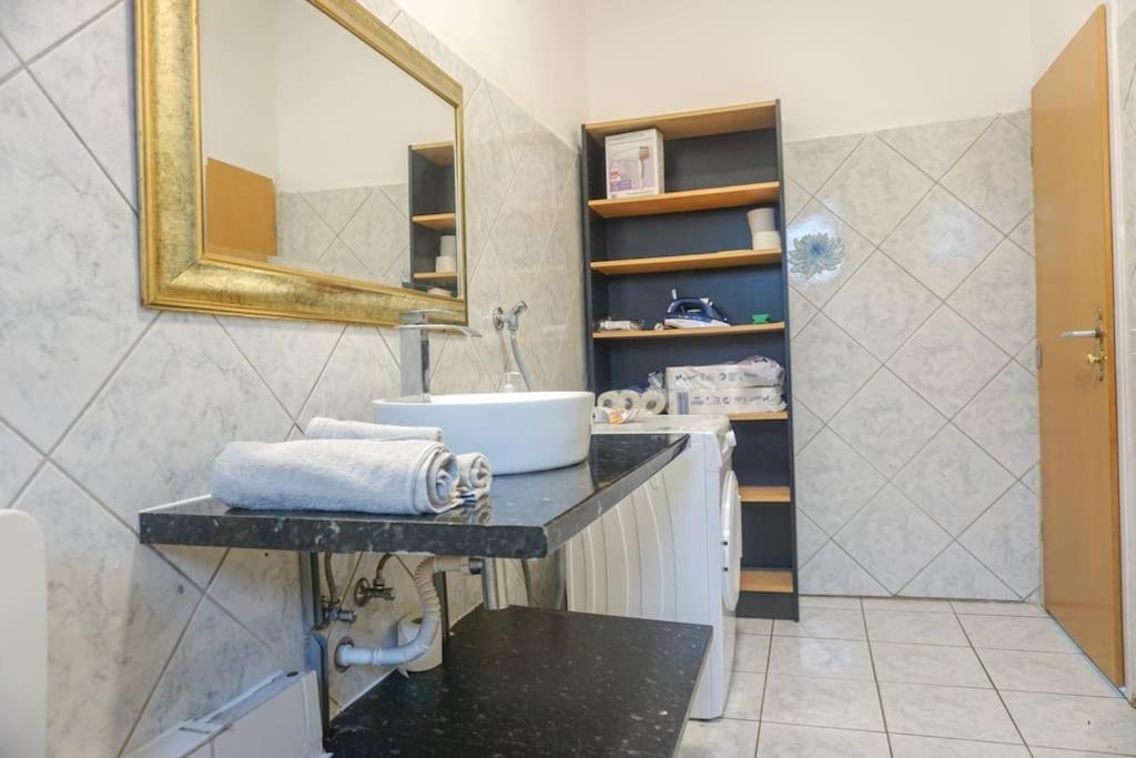Apartment In Wuppertal - Charmante 3-Zimmer-Oase Mit Kamin Und Badewanne Buitenkant foto