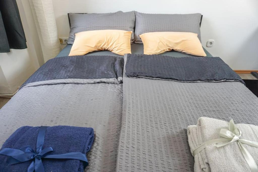 Apartment In Wuppertal - Charmante 3-Zimmer-Oase Mit Kamin Und Badewanne Buitenkant foto